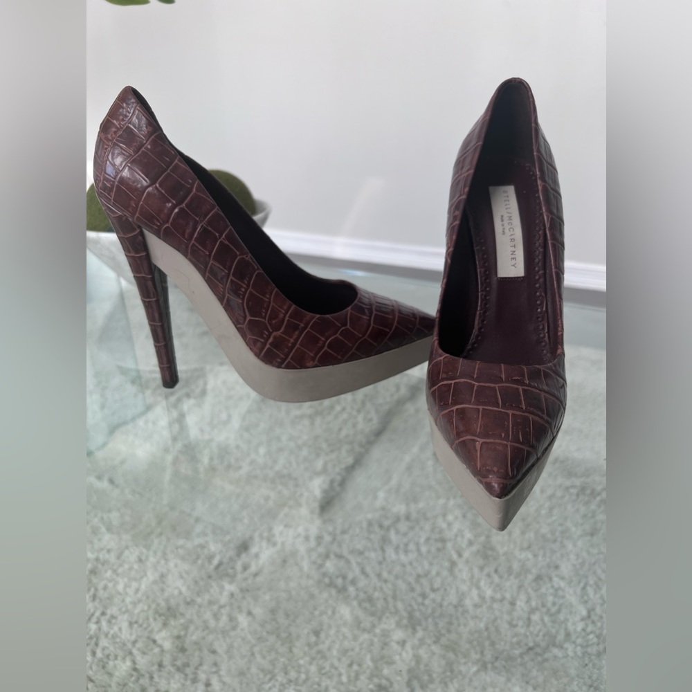 Stella McCartney pump heels Faux Leather burgundy, bottom grey sand tone sz 8.5